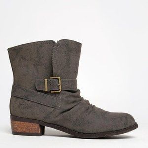 NIB Chinese Laundry Chickadee Blow Out Olive Heeled Boots